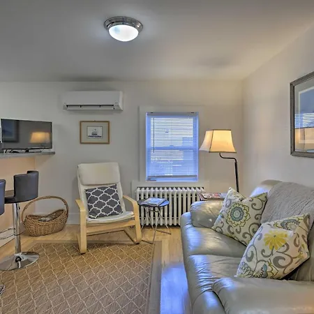 Quaint Dt Greenport Apt - 2 Mi To Shelter Island!